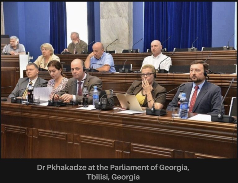 Dr Pkhakadze au Parlement de Géorgie